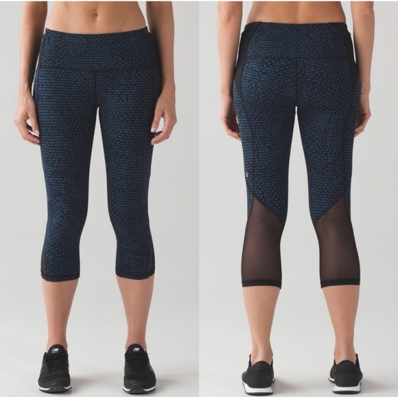 Lululemon Free Runner Crop Size 6 - Picture 1 of 7